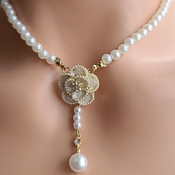 Pearl necklace - Picture 1 of 5